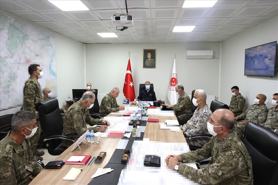 Millî Savunma Bakanı Hulusi Akar: “Fırat Kalkanı Bölgesinde Şu Ana Kadar 12 Teröristi Etkisiz Hâle Getirdik.”